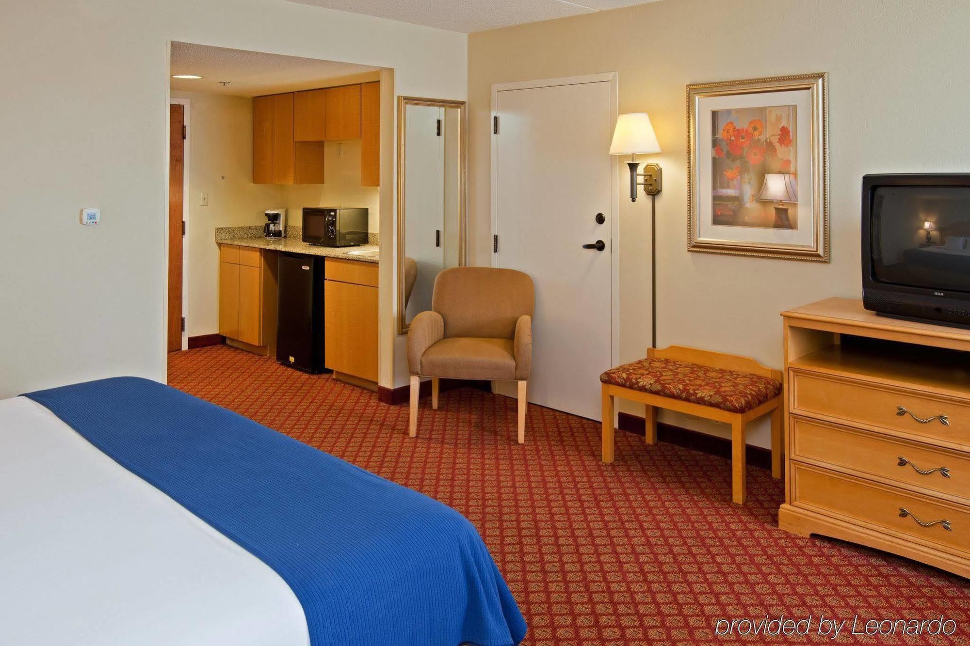Holiday Inn Express Indianapolis South By Ihg Room photo